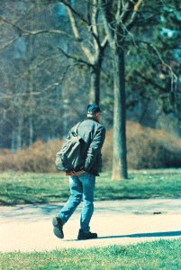 Praktica MTL 5 + Pentacon Electric 4/200 MC - Walking Man