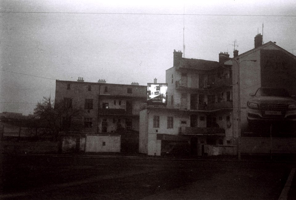 Agfa Billy Record 7.7 - Old House with Commercials