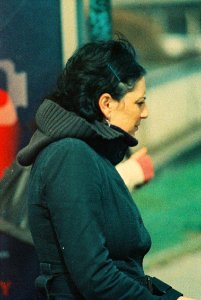 Praktica MTL 5 + Pentacon Electric 4/200 MC - Woman at Bus Stop