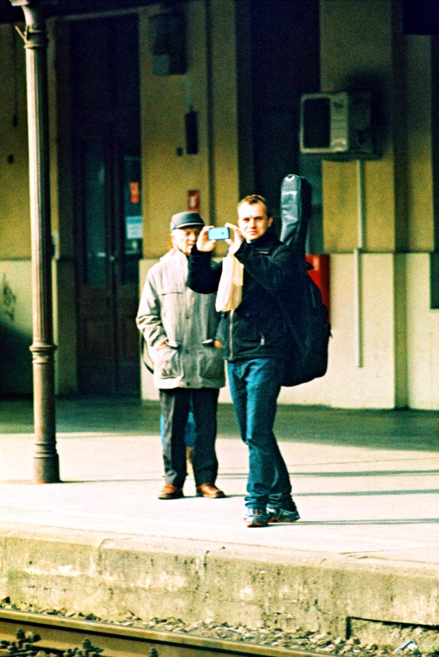 Praktica MTL 5 + Pentacon Electric 4/200 MC - Shooter at Train Station