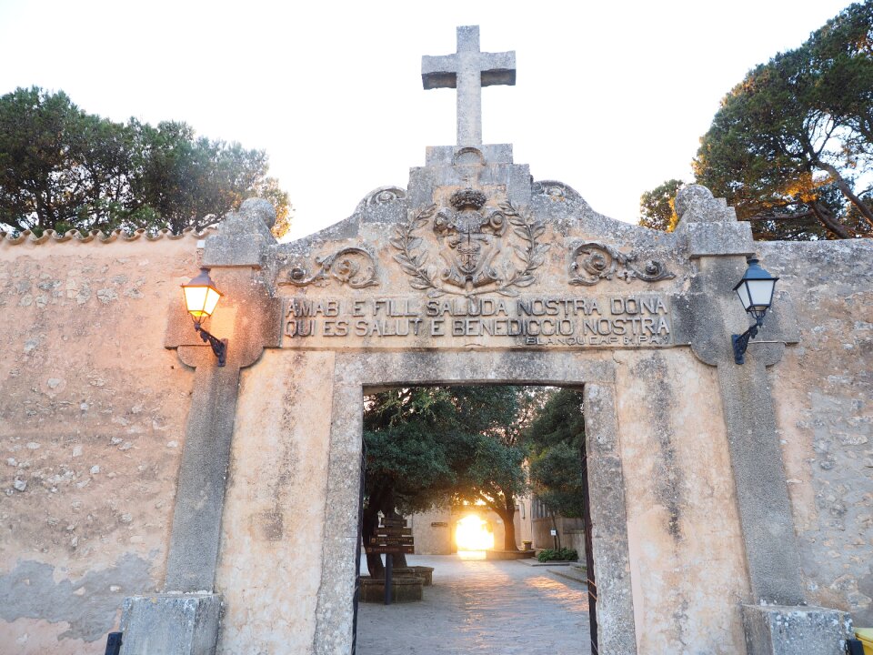 Portal monastery cura cura