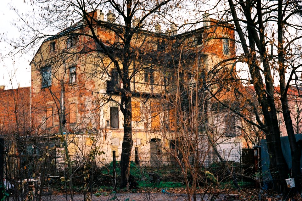 Kiev 4 + Helios 103 - Dilapidated House 1