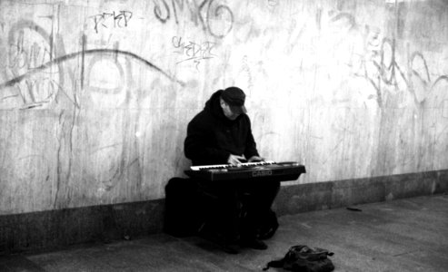 Kiev 4 + Helios 103 - Street Musician