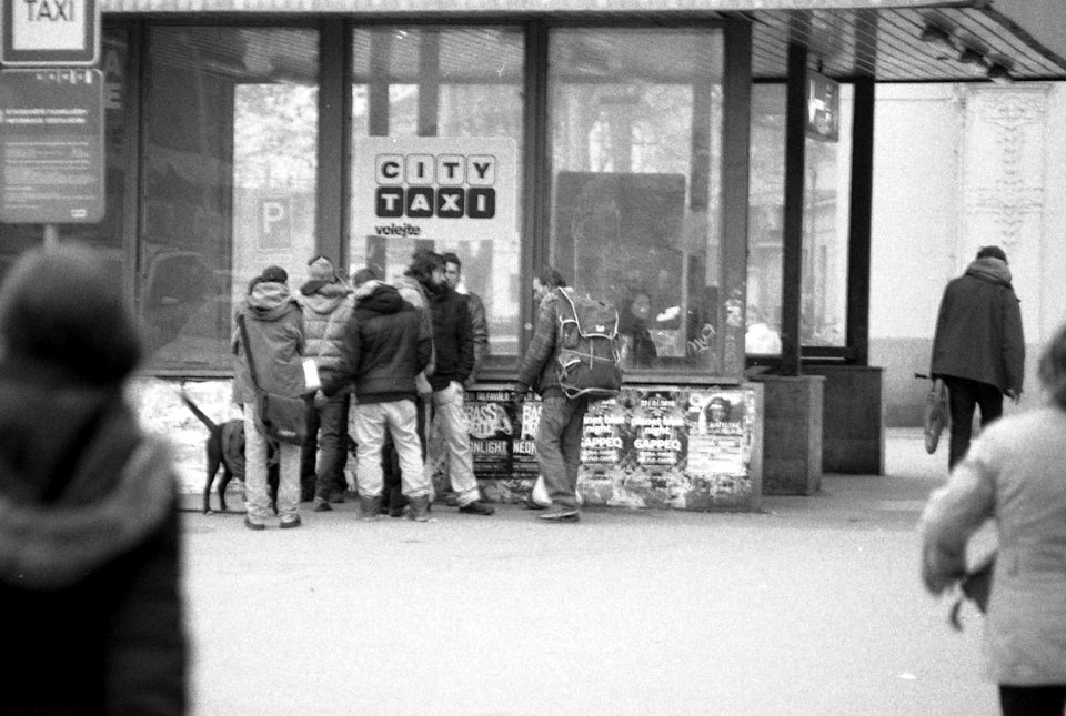Praktica BC1 with Pentacon Prakticar 2,8/135 - Quarrel of Street Persons 1