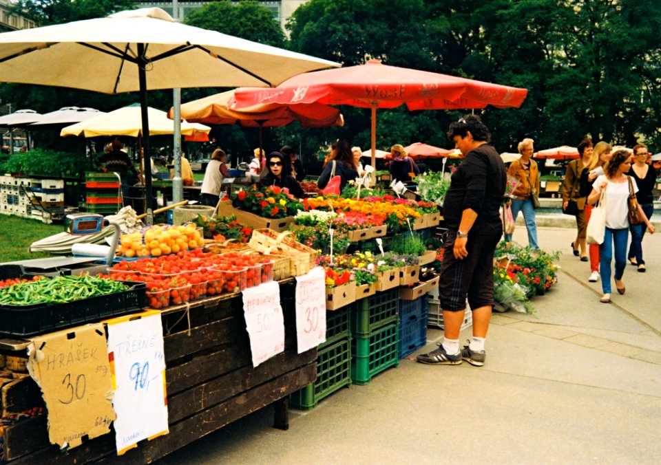 Kiev 4 + Jupiter-12 35/2,8 - At Vegetable Market 3