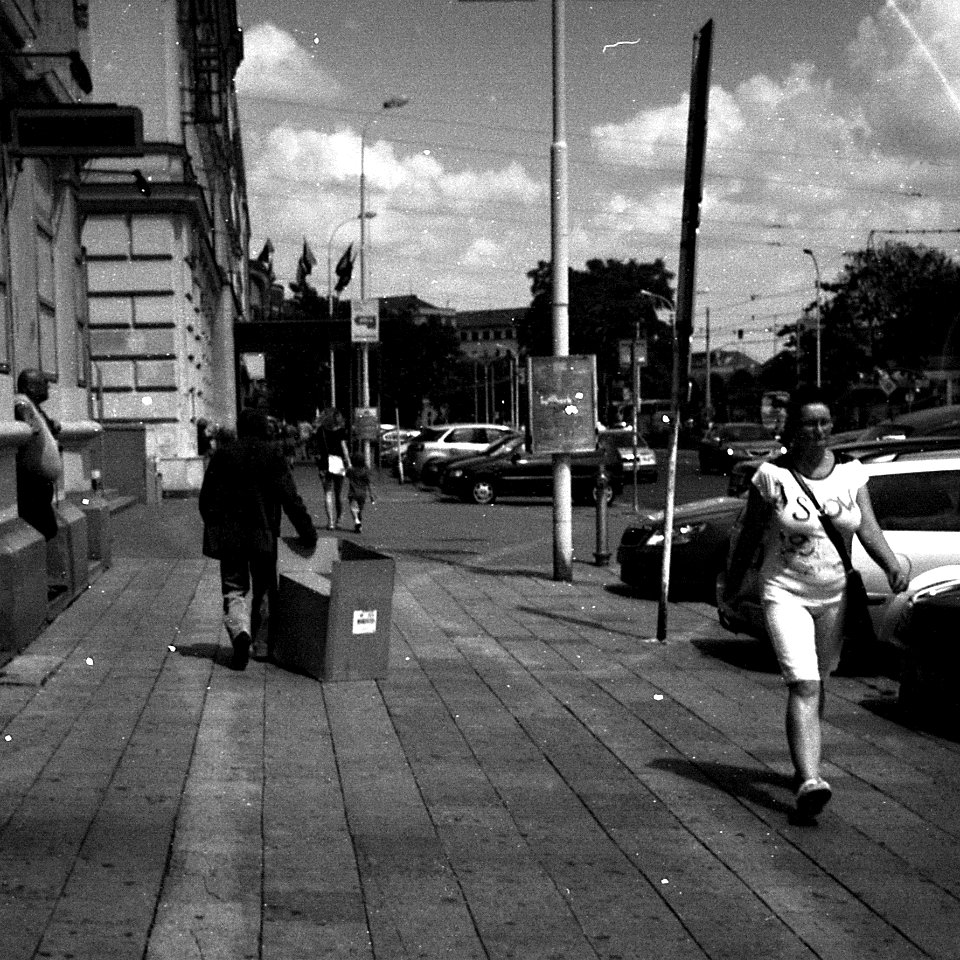 Kiev 4 + Jupiter-12 - Man with a Box
