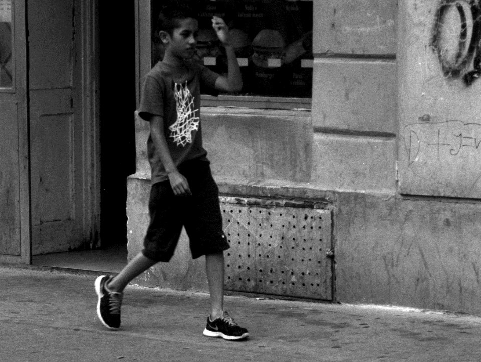 Kiev 4 + Jupiter-11 135/4 - Boy on Cejl Street