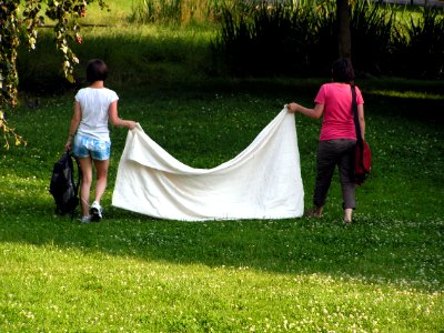 Girls With A Blanket