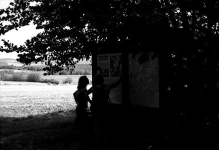 Canon EOS 30 with Canon EF 50mm f/1,8 II - Tourists at the Map