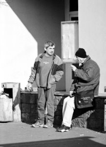 Praktica MTL 5 + Pentacon Electric 4/200 MC - Men in front of Labour Office on Saturday (the office is closed on Saturday)