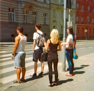 Certo SL 110 - People at Crosswalk