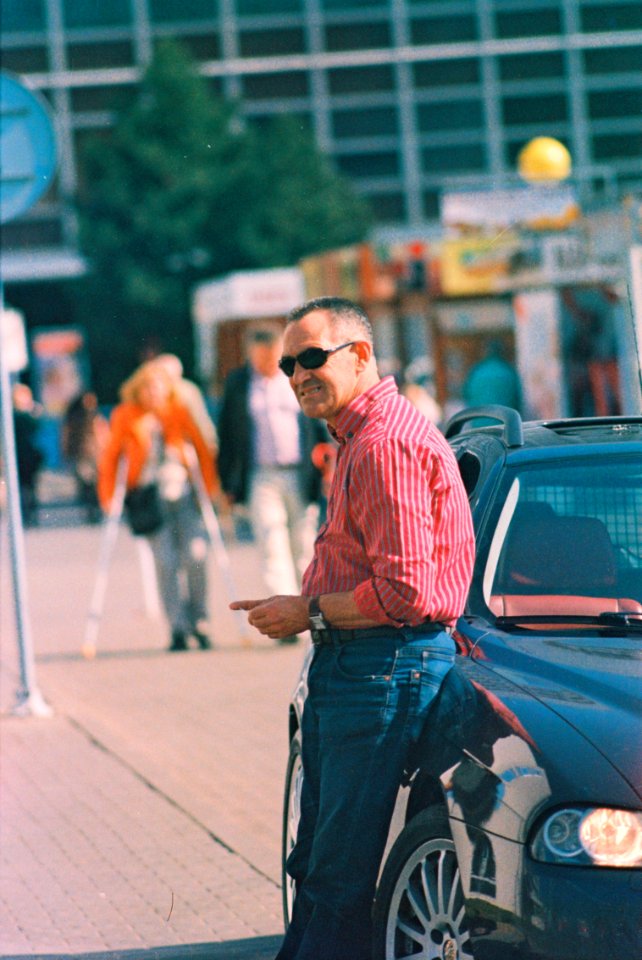 Praktica MTL 5 + Pentacon Electric 4/200 MC - Man at His Car in front of Bohunice Hospital