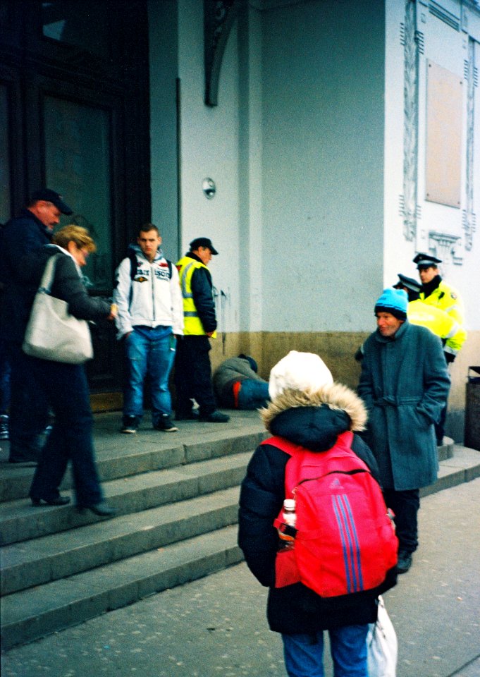 Pentax Espio 170SL - Typical Scene in front of the Main Railway Station (Brno)
