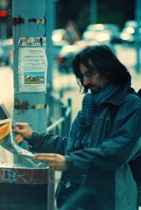 Praktica MTL 5 + Pentacon Electric 4/200 MC - Man Looking at Advertising Newspaper