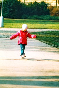 Praktica MTL 5 + Pentacon Electric 4/200 MC - Little Girl in the Park