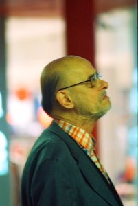 Praktica MTL 5 + Pentacon Electric 4/200 MC - Man Lookin Up (Prague Main Train Station)