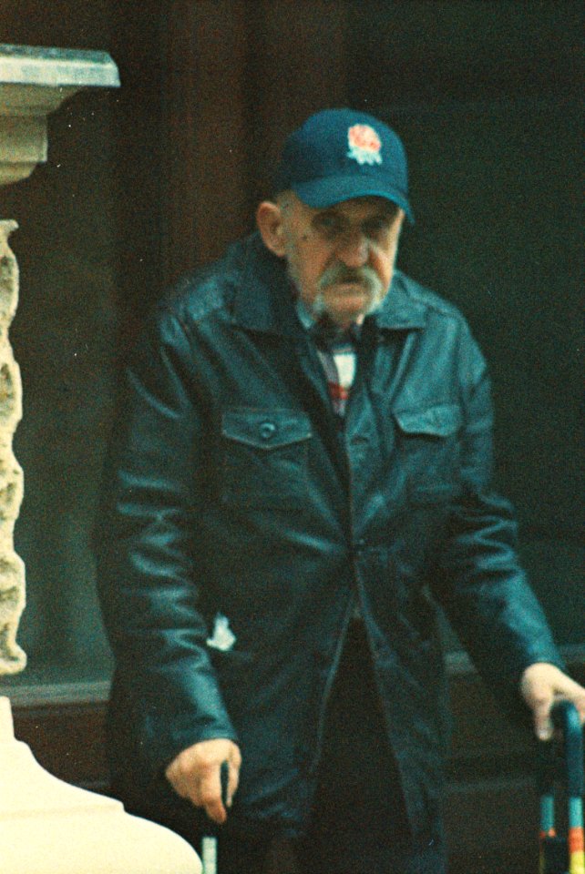 Praktica MTL 5 + Pentacon Electric 4/200 MC - Elderly Man