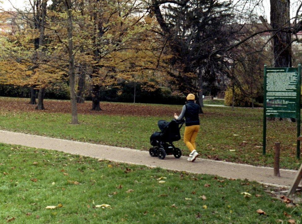 Zorki 4 + Industar-61 L/D - Mother in the Park