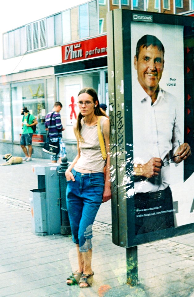 Voigtländer Vitoret - Skinny Girl at Tram Stop