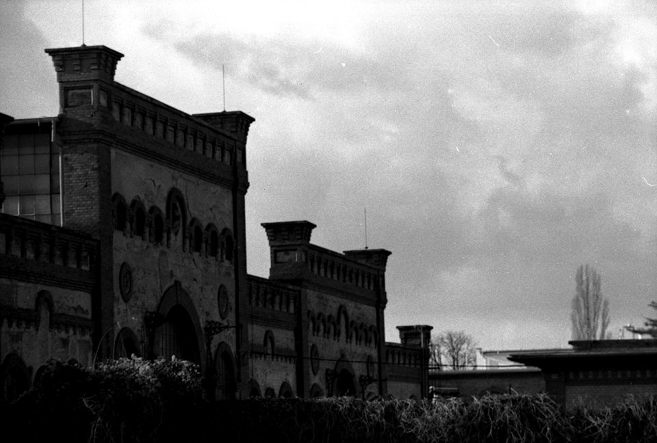 Praktica BMS + MC Pentacon Prakticar 2,8/135 - Former Slaughterhouse