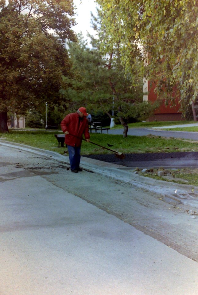 Kiev 4 - Worker on the Street