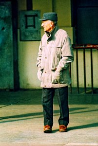 Praktica MTL 5 + Pentacon Electric 4/200 MC - Man at Train Station