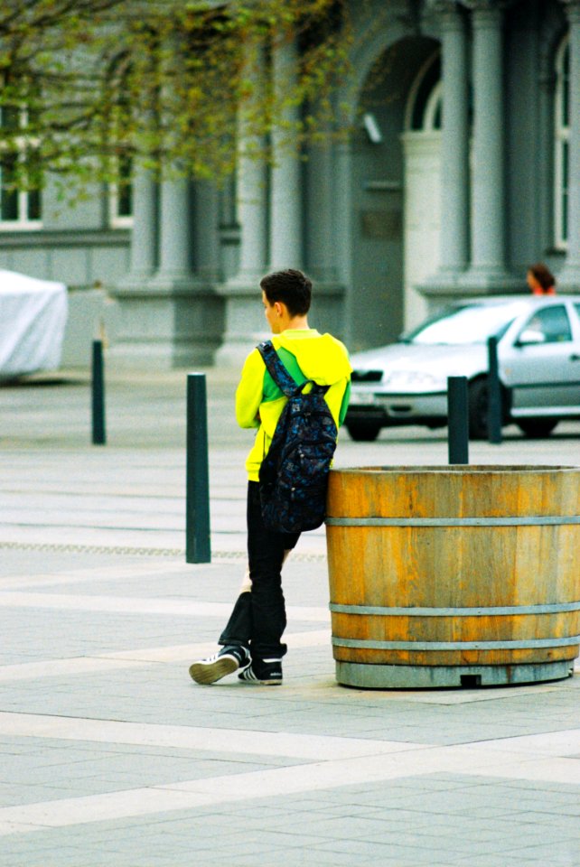 Praktica MTL 5 + Pentacon Electric 4/200 MC - Young Man in Yellow