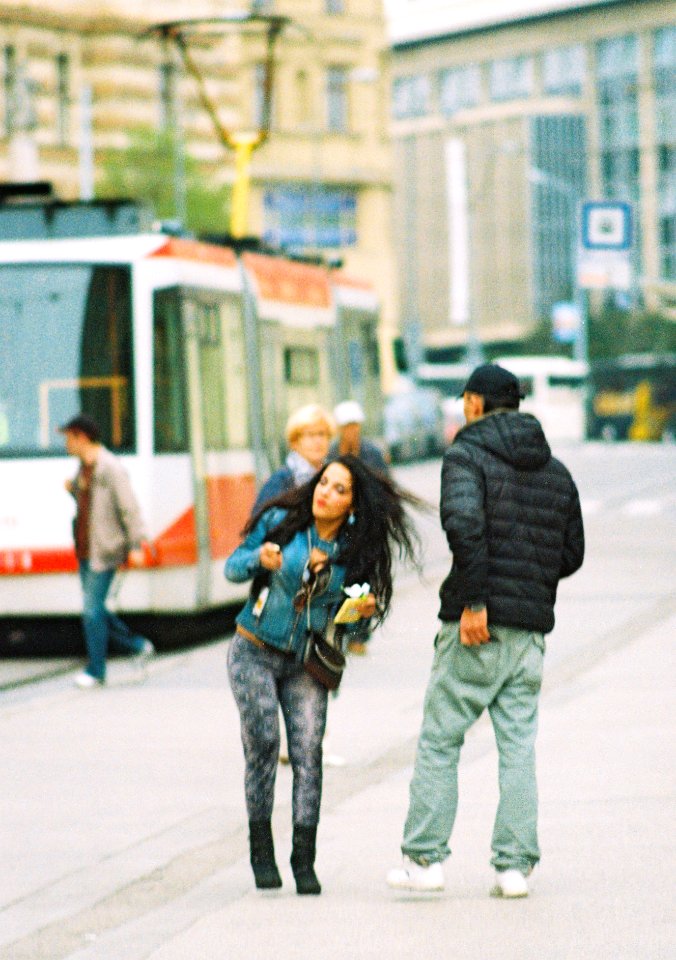 Praktica MTL 5 + Pentacon Electric 4/200 MC - Candid Couple at Tram Stop