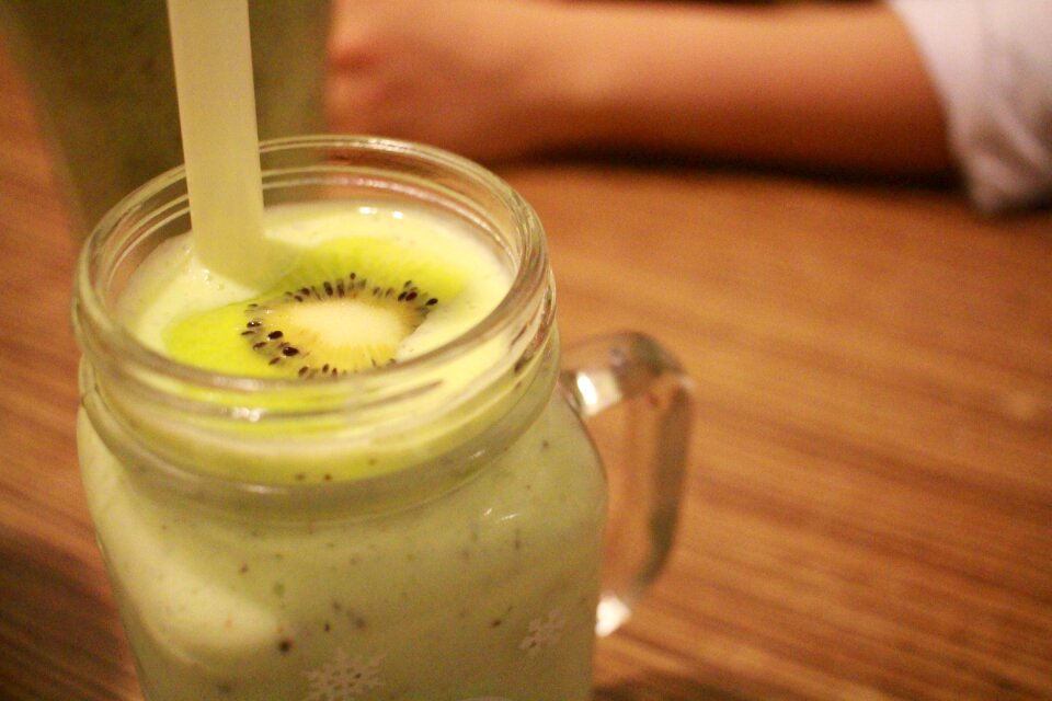 Drinks kiwi glass cup