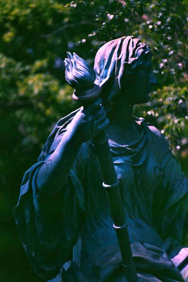 Praktica BC1 + MC Pentacon Prakticar 2,8/135 + expired film - Statue of Tolerance in Lužánky Park