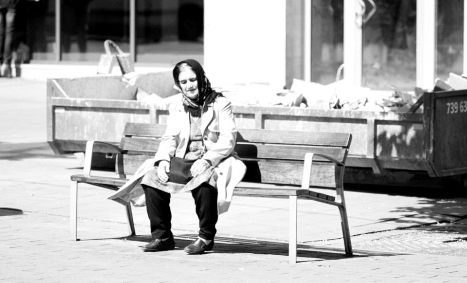 Praktica MTL 5 + Pentacon Electric 4/200 MC - Old Woman (B&W)