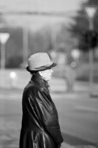 Praktica MTL 5 + Pentacon Electric 4/200 MC - Lady at Bus Stop 2