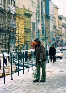 Ricoh TLS 401 + Pentacon Electric 4/200 MC - Man with Crutch and a Bag