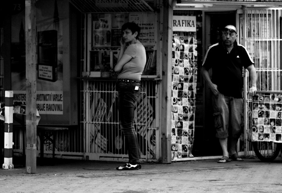 Sony Alpha A230 with Pentacon Electric 4/200 MC - Scene at Tobacconist's
