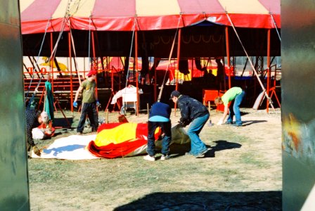 Praktica MTL 5 + Helios 44-2 2/58 - People Building the Circus Tent