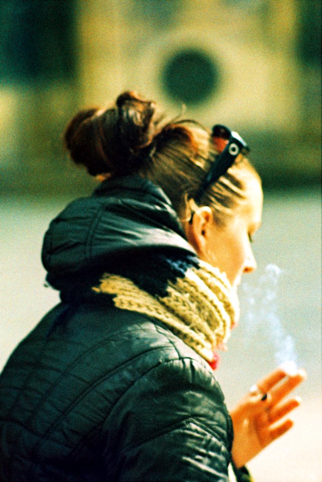 Praktica MTL 5 + Pentacon Electric 4/200 MC - Woman, Light and Smoke