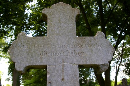 Graves stone silent