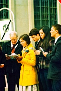 Praktica MTL 5 + Pentacon Electric 4/200 MC - Group of People Singing about Jesus 2
