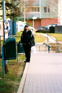 Praktica MTL 5 + Pentacon Electric 4/200 MC - Man Looking Up