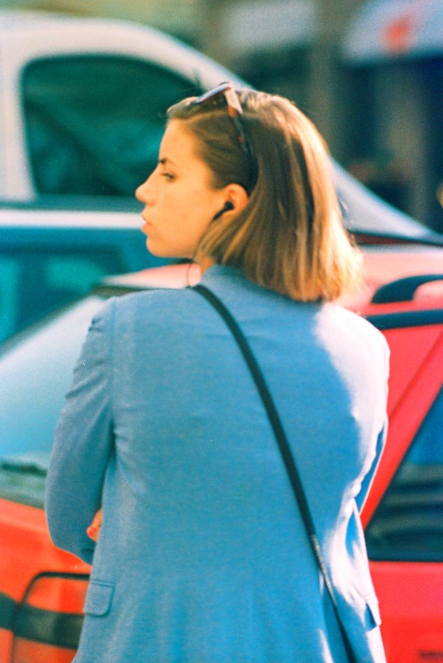 Praktica MTL 5 + Pentacon Electric 4/200 MC - Young Woman Looking at Something