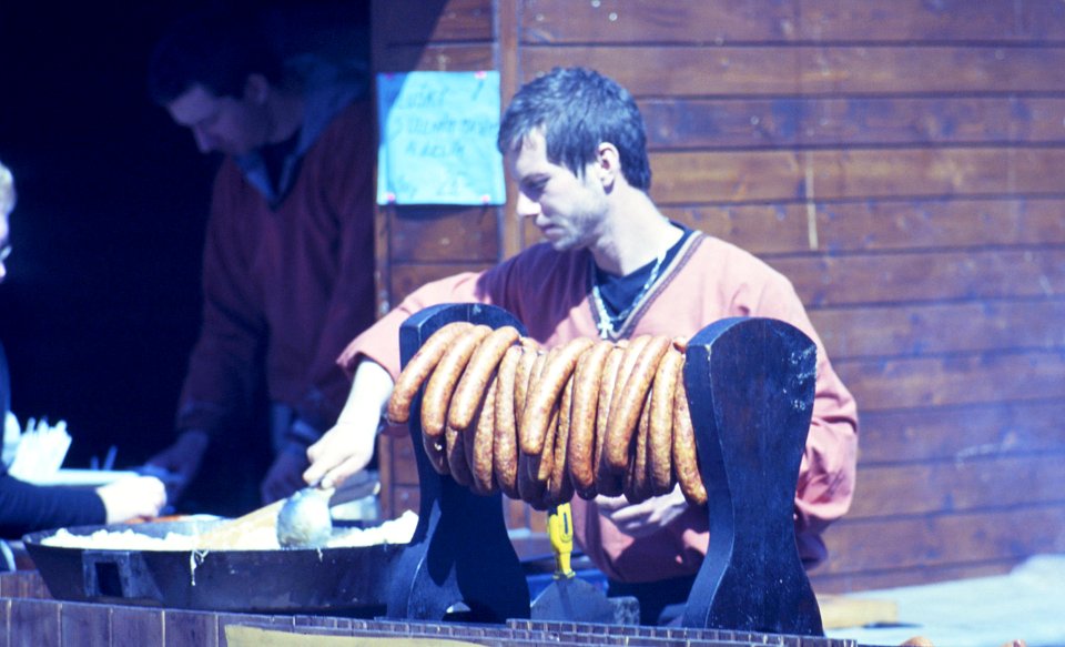 Praktica MTL 5 + Pentacon Electric 4/200 MC - Sausage Stand