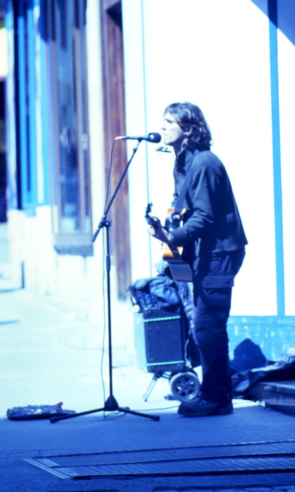 Praktica MTL 5 + Pentacon Electric 4/200 MC - Street Musician