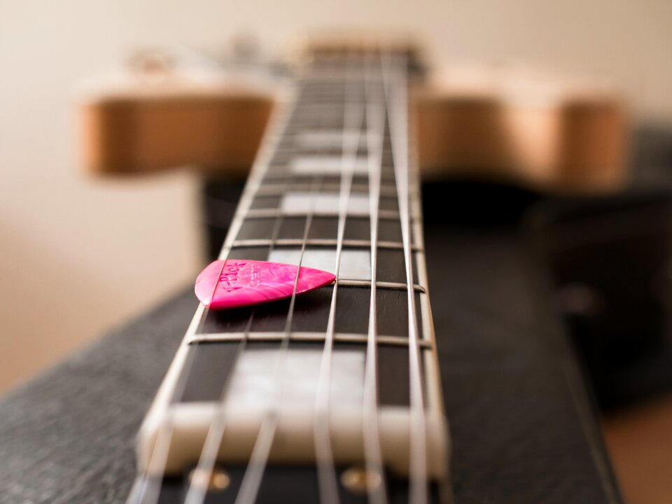 Strings saddle instrument