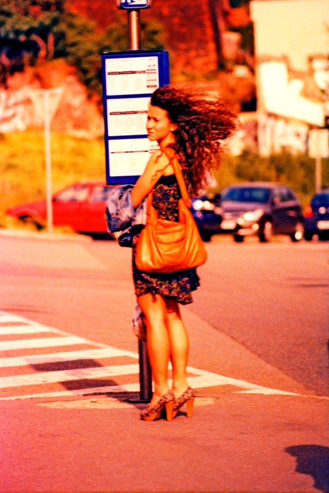 Praktica MTL 5 + Pentacon Electric 4/200 MC - Woman in the Wind 1