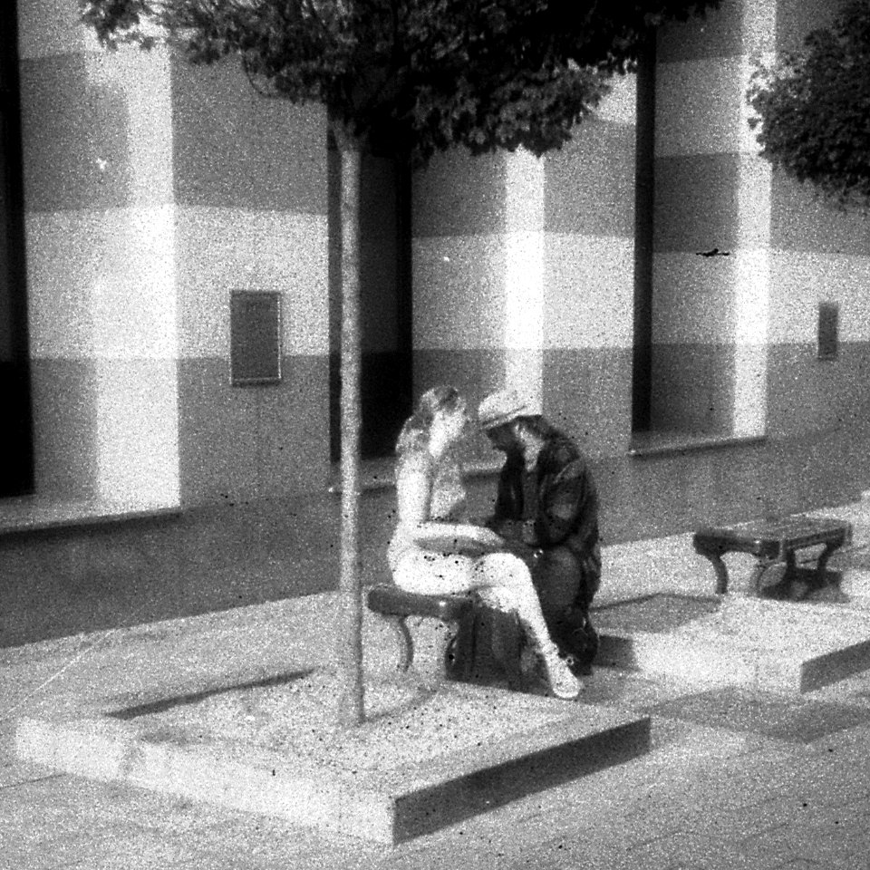 Penti - Couple under the Tree