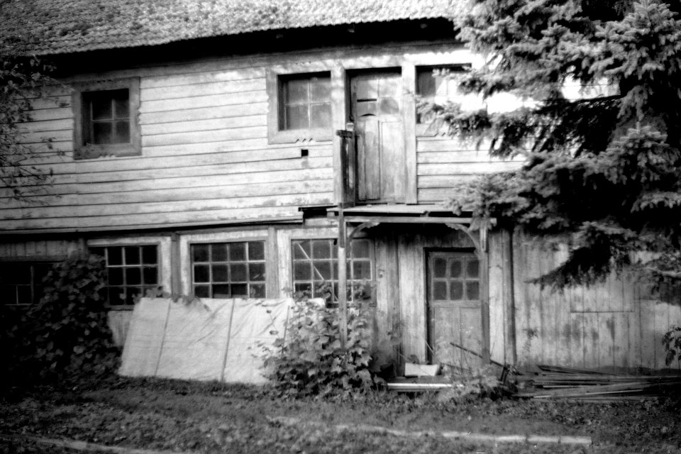 Praktica BX20 - Old House Study 02