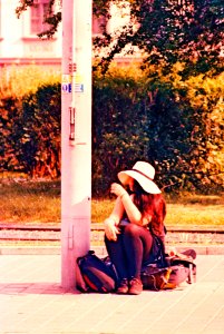 Praktica MTL 5 + Pentacon Electric 4/200 MC - Sitting Girl in the Hat 2