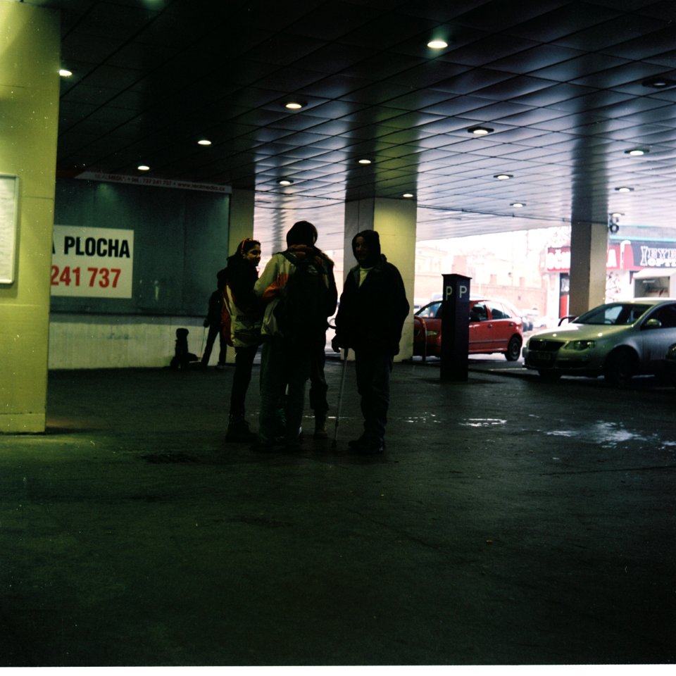 Flexaret 3a - People in front of Tesco Mall