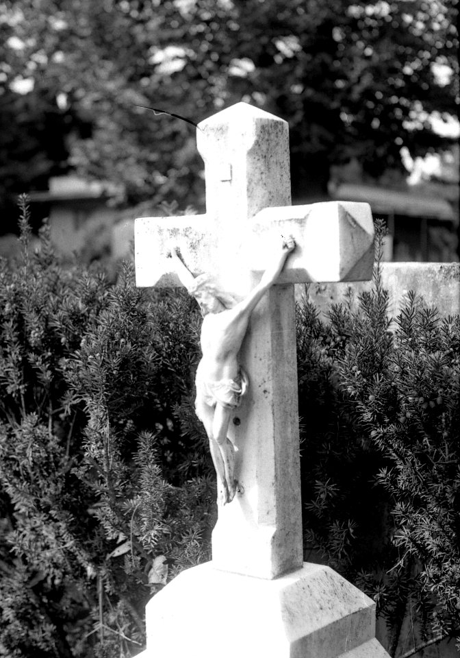 Praktica MTL 5 with Industar-61L/Z-MC - Gravestone Christ