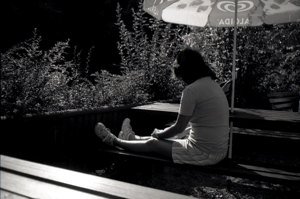 Minolta Hi-Matic G - Reading Woman